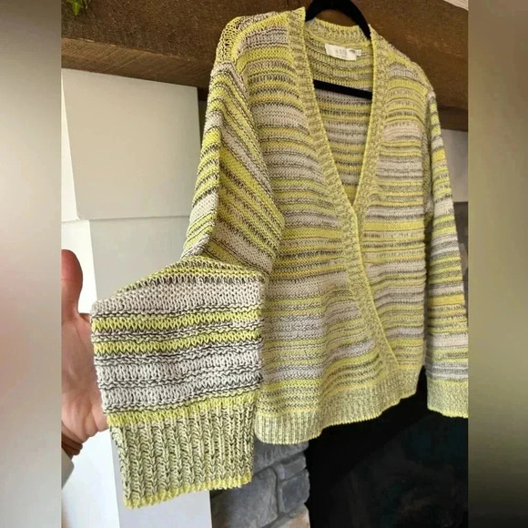 ASTR the label sweater M yellow  kent plunge crochet color eclectic vacation - Picture 2 of 9